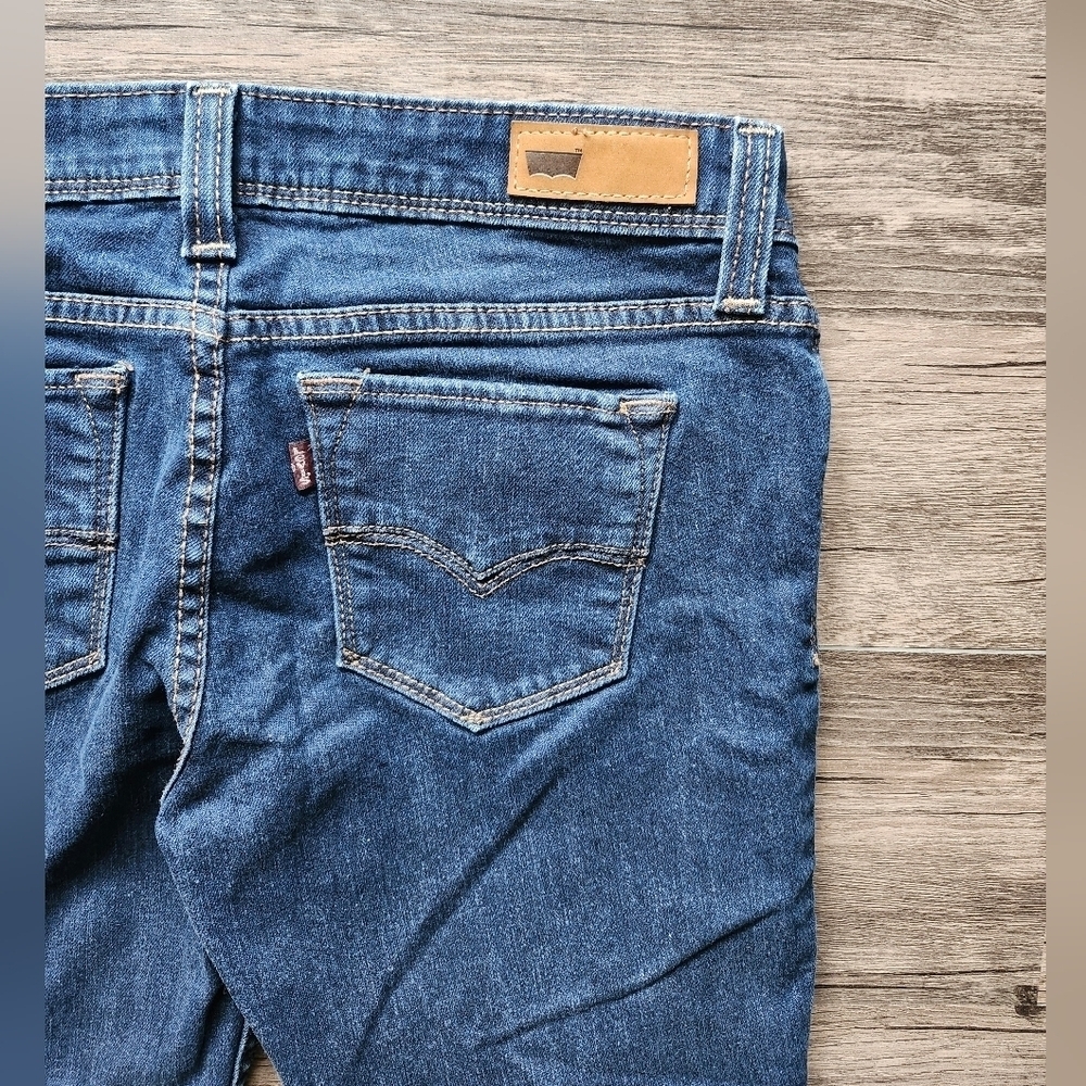 Levi's Demi Curve Cropped Denim Jeans - Picture 2 of 4
